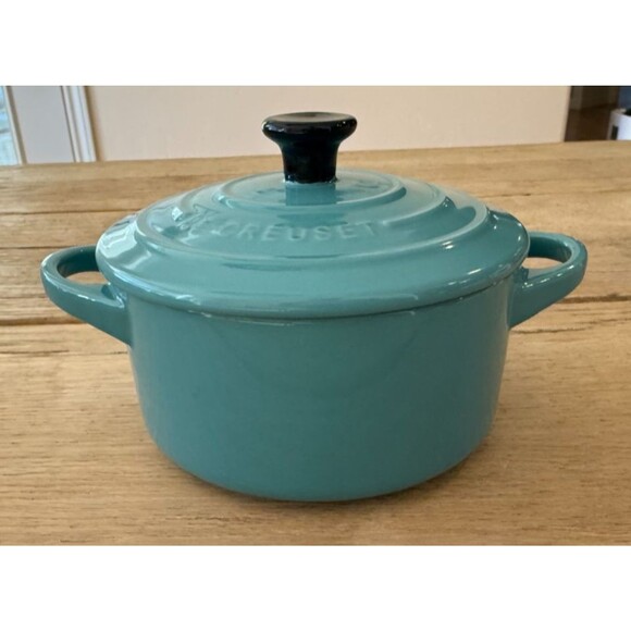 Le Creuset Stoneware Mini Round Cocotte with Lid 24 Oz 14 cm Turquoise Blue NEW - Picture 10 of 15